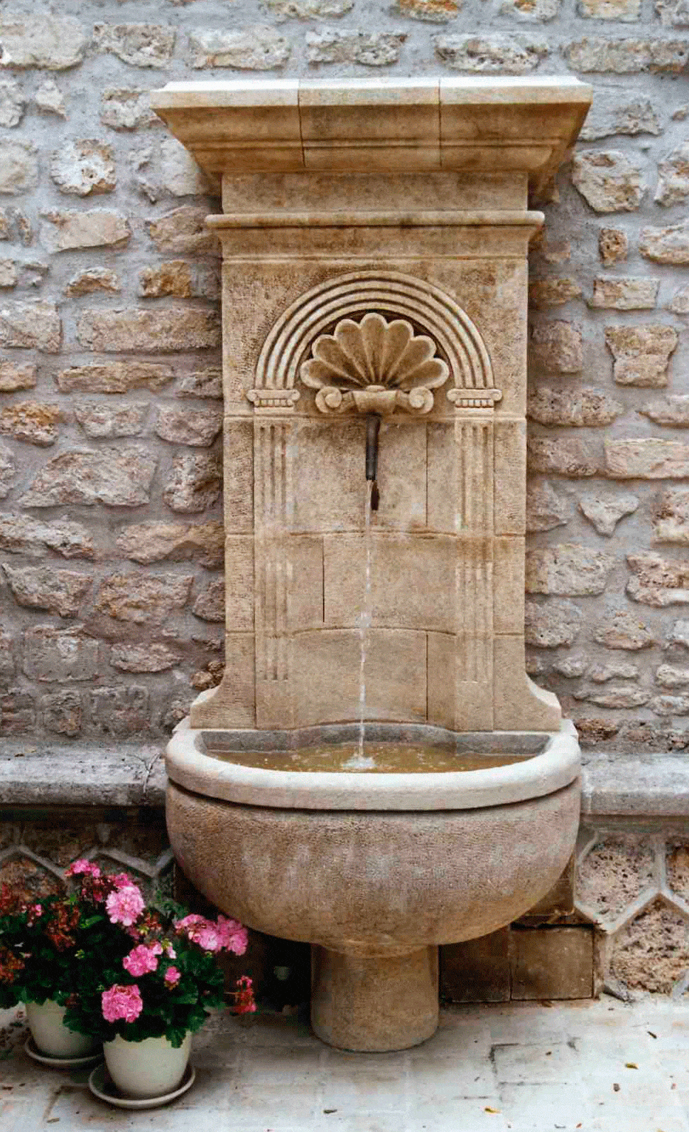 Fontaine Grande Coquille ABFO21 - Hand Carved French Limestone