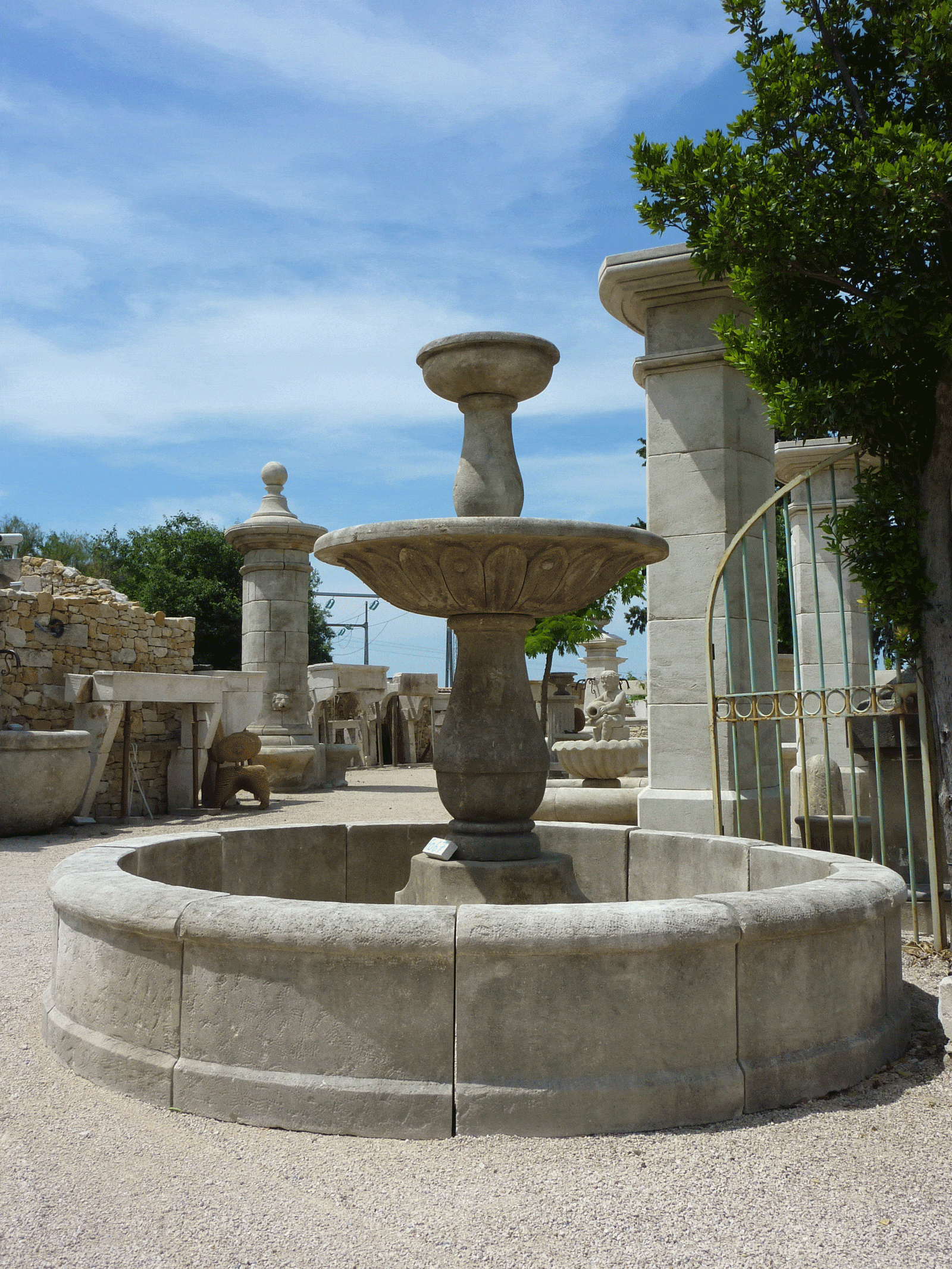 Fontaine Centrale Ronde Double Vasque ABFO67B - Hand Carved French Limestone Fountain